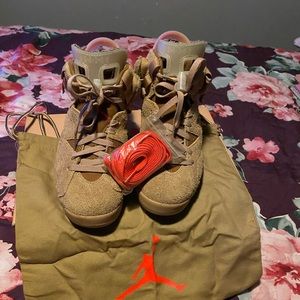 Travis Scott Jordan 6 size 5.5 worn 1x with original box bag and laces